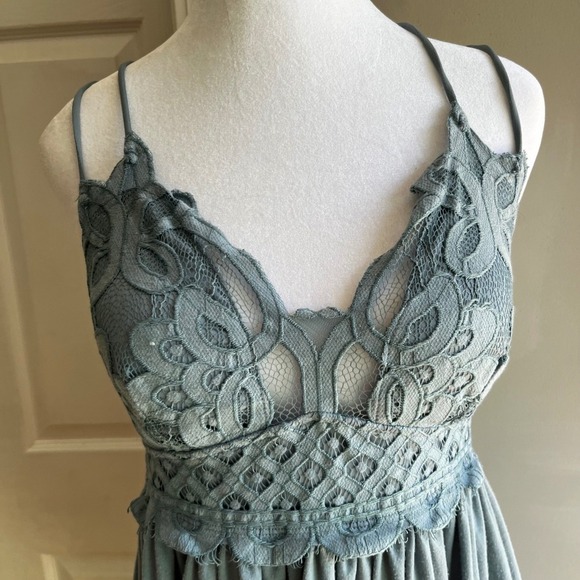 Zenana Tank 1X Lace Detail Vneck Blue Babydoll Style Flowy Feminine - Picture 3 of 14